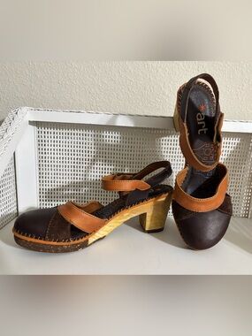ART Company Two-Tone Brown LEATHER Wood Block Heel Slingback Clogs - Like New